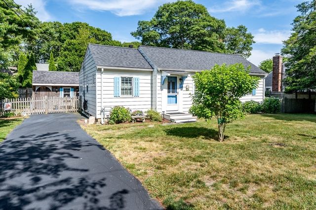 68 Fifth Ave, Barnstable, MA 02672