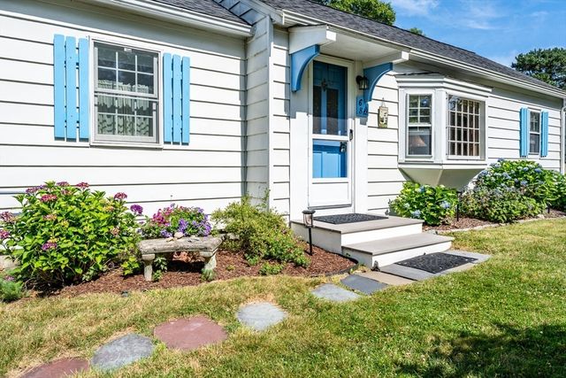 68 Fifth Ave, Barnstable, MA 02672