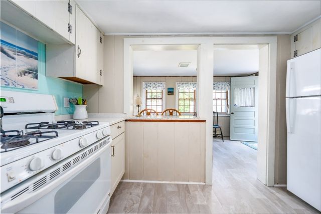 68 Fifth Ave, Barnstable, MA 02672