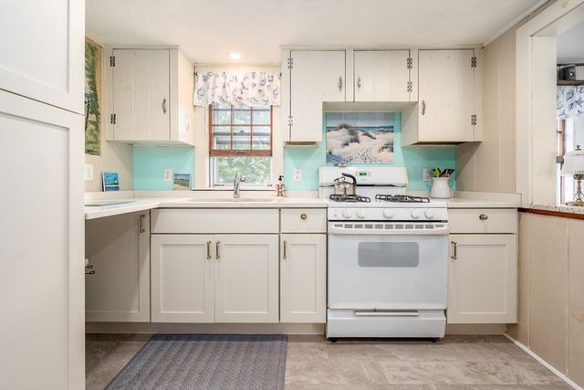 68 Fifth Ave, Barnstable, MA 02672