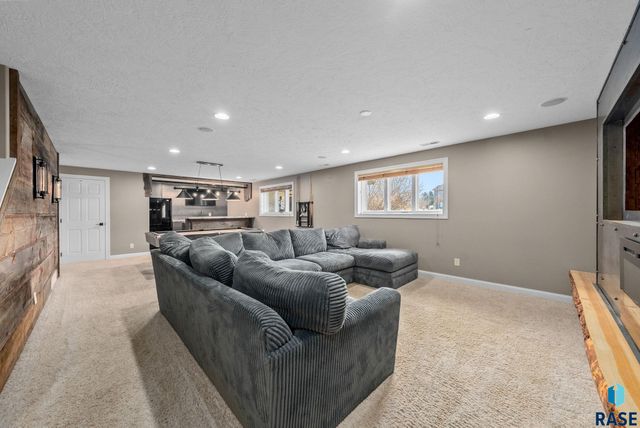 27115 480th Ave Avenue, Harrisburg, SD 57032