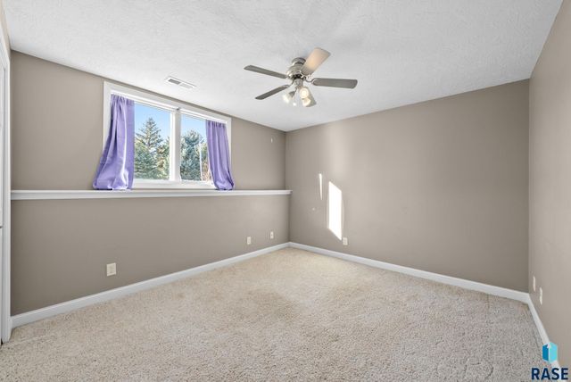 27115 480th Ave Avenue, Harrisburg, SD 57032