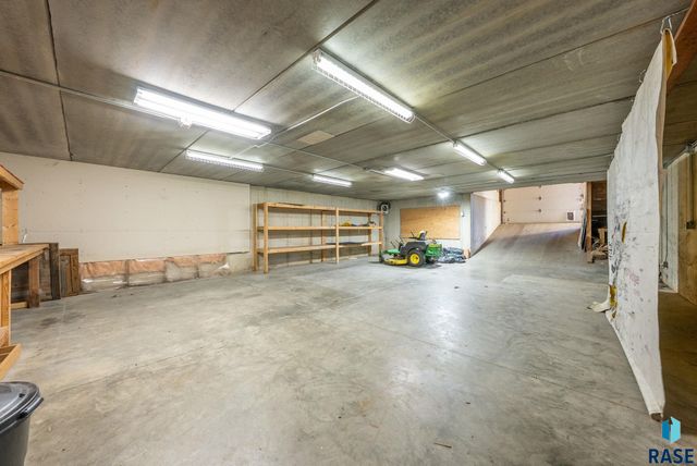 27115 480th Ave Avenue, Harrisburg, SD 57032