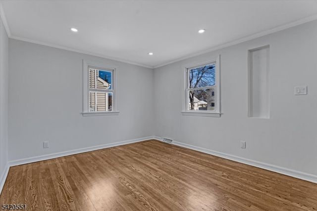 2 32Nd St, Fair Lawn Boro, NJ 07410