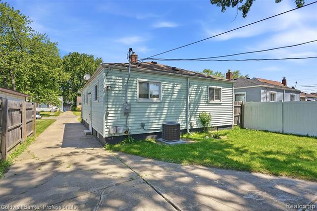 31473 Hazelwood Street, Westland, MI 48186