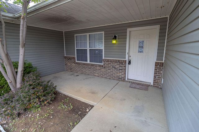 4705 DEHAVEN DR, Columbia, MO 65202