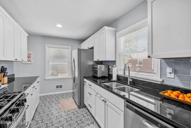 5910 Gloria Ln, Louisville, KY 40213