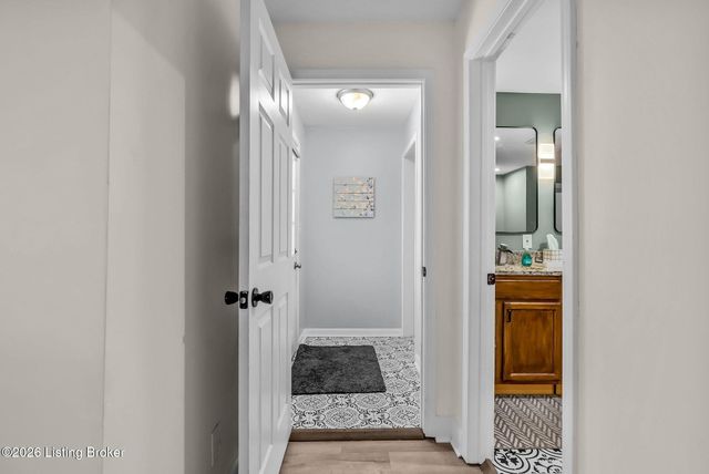 5910 Gloria Ln, Louisville, KY 40213
