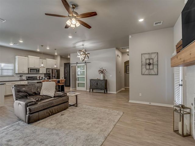 9025 NW 74th Street, Yukon, OK 73099