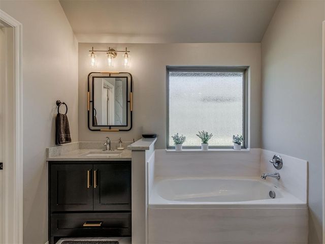 9025 NW 74th Street, Yukon, OK 73099