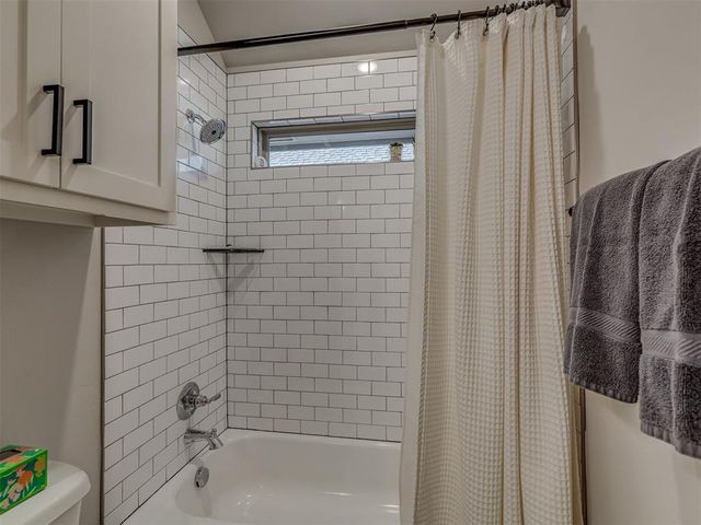 9025 NW 74th Street, Yukon, OK 73099