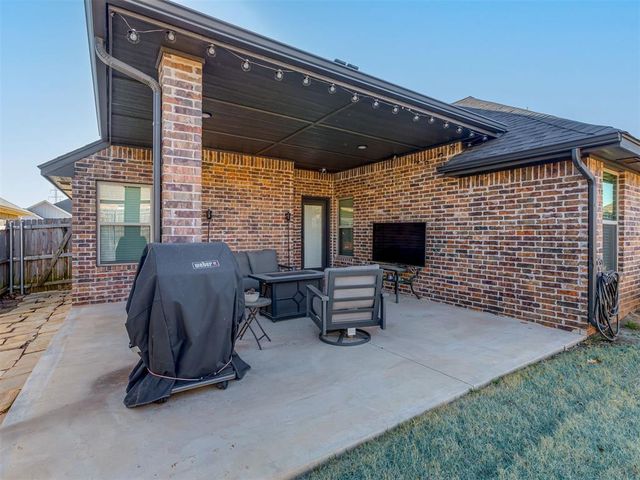 9025 NW 74th Street, Yukon, OK 73099