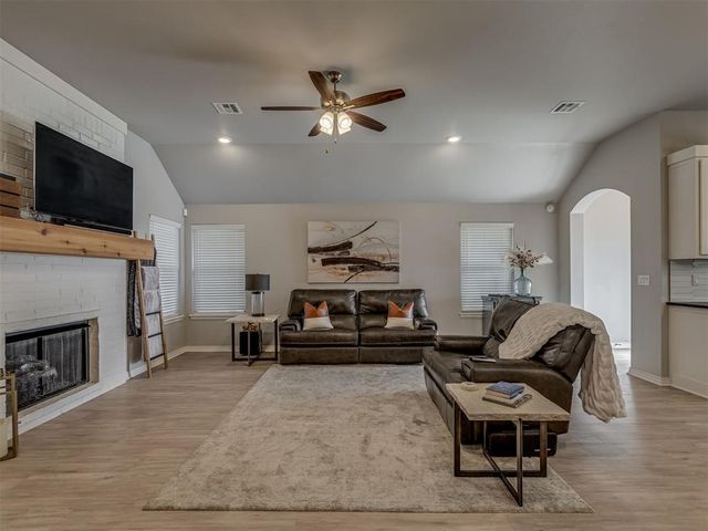 9025 NW 74th Street, Yukon, OK 73099