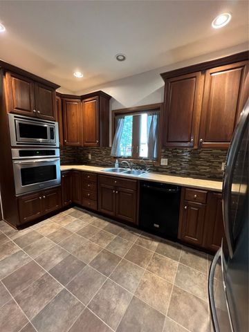 1826 Washington Street, Pella, IA 50219