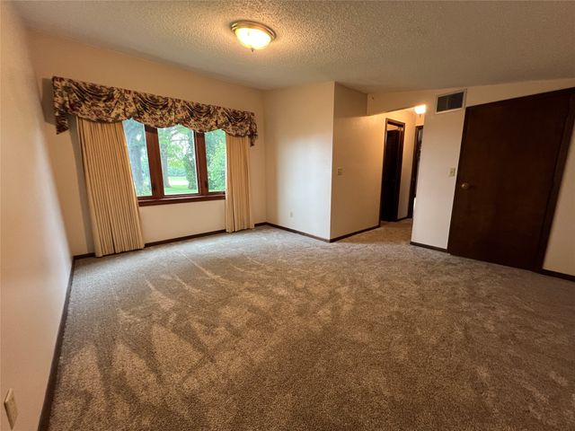 1826 Washington Street, Pella, IA 50219