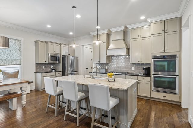 96 Poplar St, Franklin, TN 37064