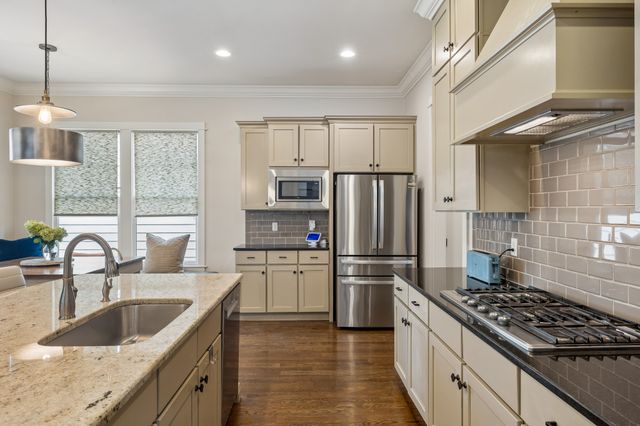 96 Poplar St, Franklin, TN 37064