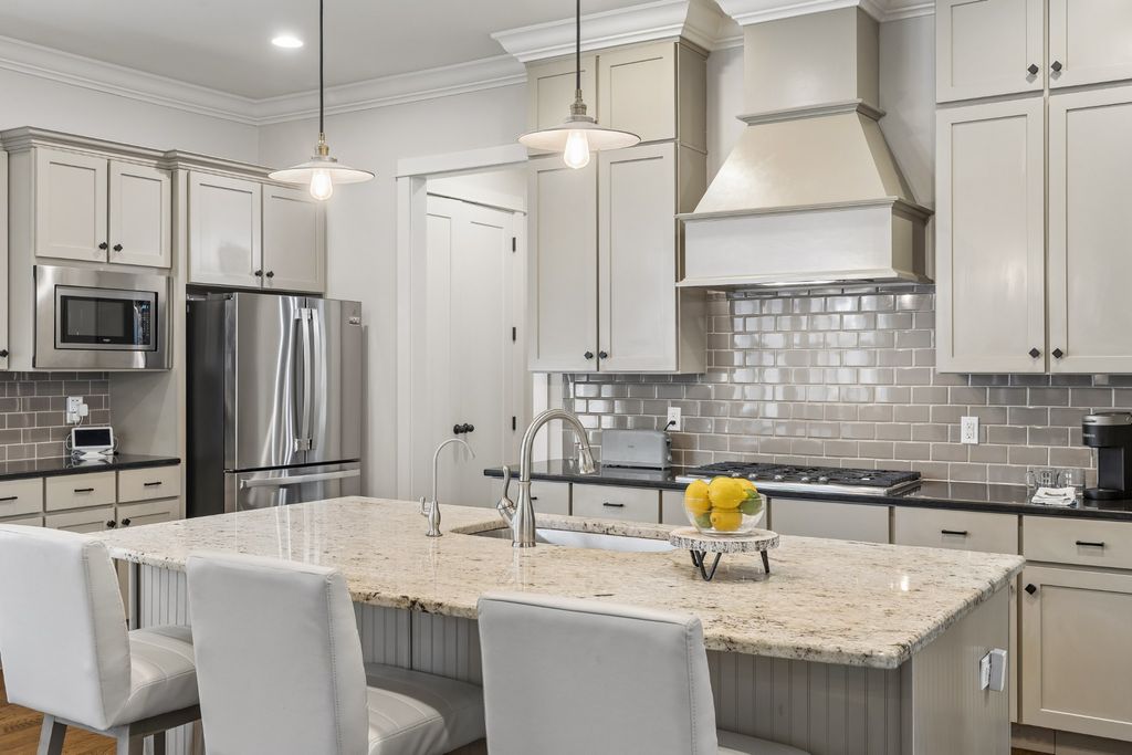 96 Poplar St, Franklin, TN 37064