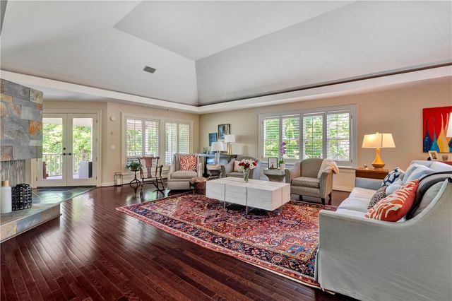 2553 N Sherwood Lane, Fayetteville, AR 72703