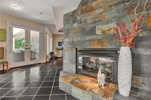 2553 N Sherwood Lane, Fayetteville, AR 72703