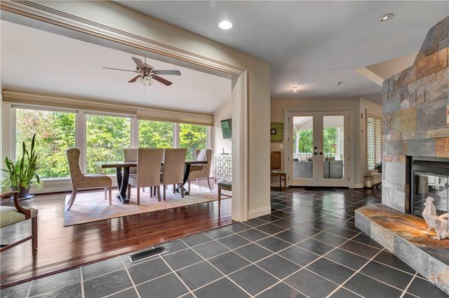 2553 N Sherwood Lane, Fayetteville, AR 72703