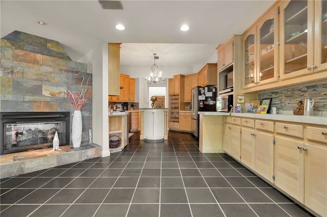 2553 N Sherwood Lane, Fayetteville, AR 72703