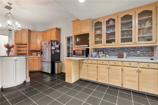 2553 N Sherwood Lane, Fayetteville, AR 72703