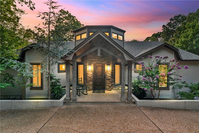2553 N Sherwood Lane, Fayetteville, AR 72703
