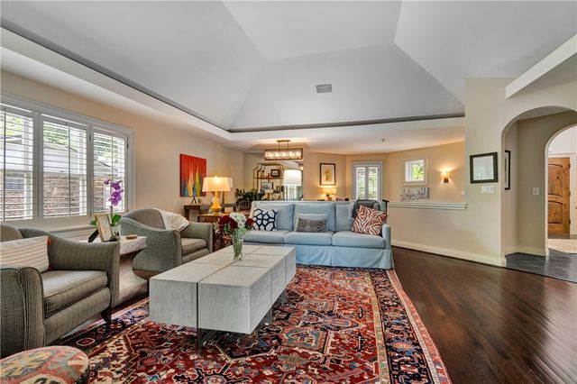 2553 N Sherwood Lane, Fayetteville, AR 72703