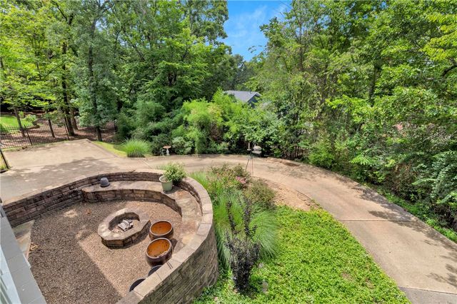 2553 N Sherwood Lane, Fayetteville, AR 72703