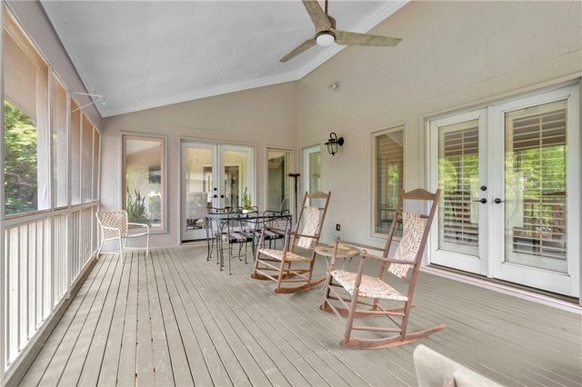2553 N Sherwood Lane, Fayetteville, AR 72703