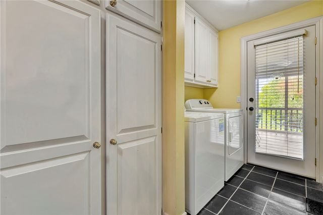 2553 N Sherwood Lane, Fayetteville, AR 72703