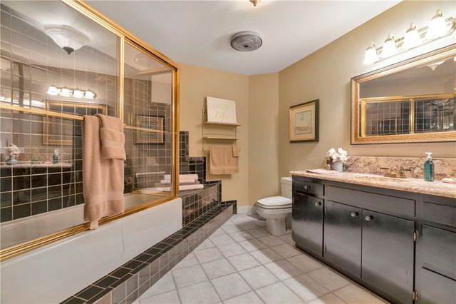 2553 N Sherwood Lane, Fayetteville, AR 72703