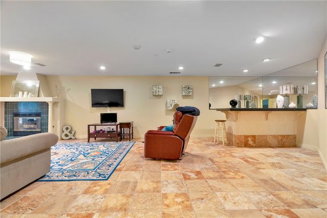2553 N Sherwood Lane, Fayetteville, AR 72703