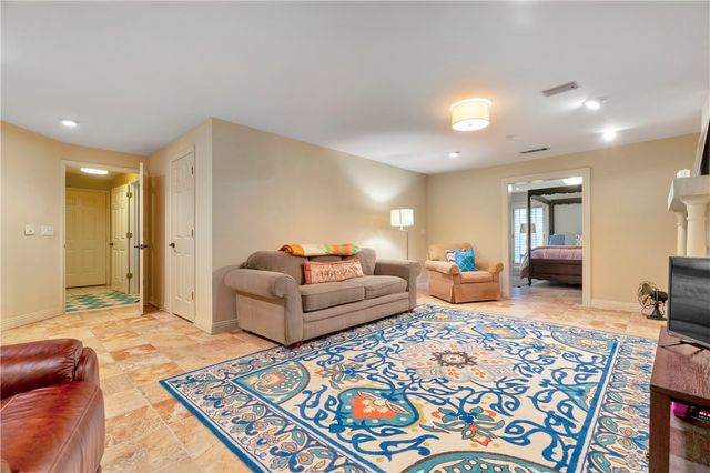 2553 N Sherwood Lane, Fayetteville, AR 72703