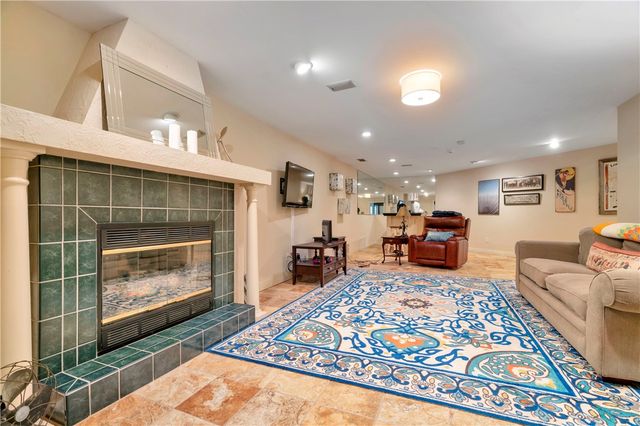 2553 N Sherwood Lane, Fayetteville, AR 72703
