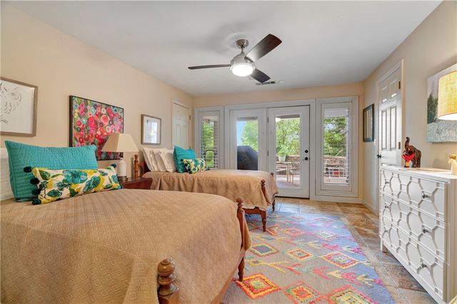 2553 N Sherwood Lane, Fayetteville, AR 72703