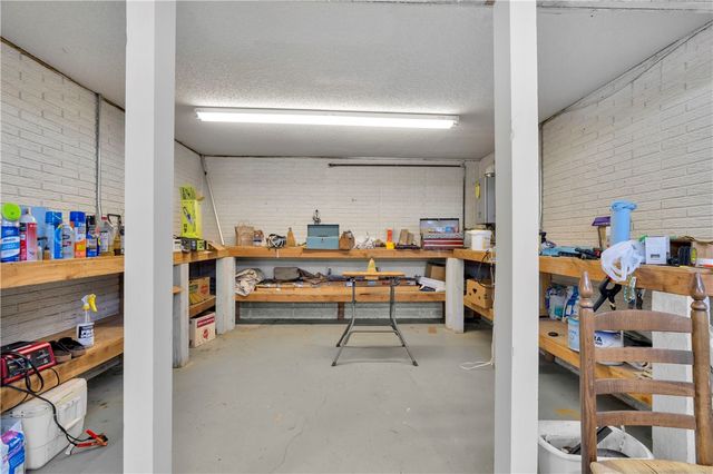 2553 N Sherwood Lane, Fayetteville, AR 72703