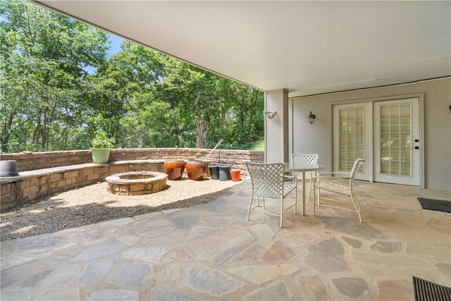 2553 N Sherwood Lane, Fayetteville, AR 72703