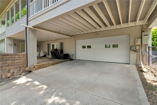 2553 N Sherwood Lane, Fayetteville, AR 72703