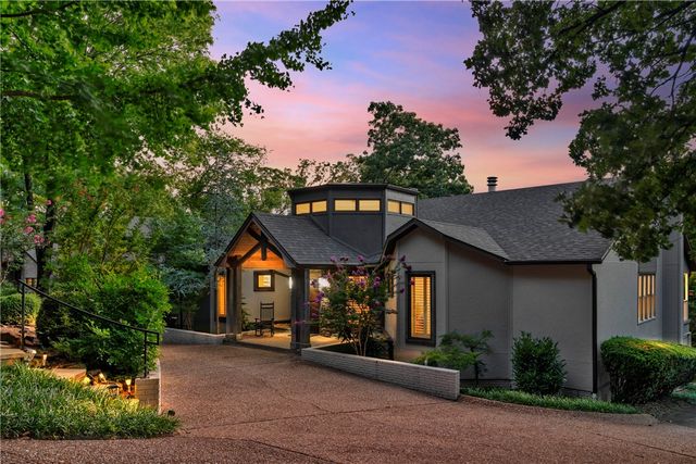 2553 N Sherwood Lane, Fayetteville, AR 72703