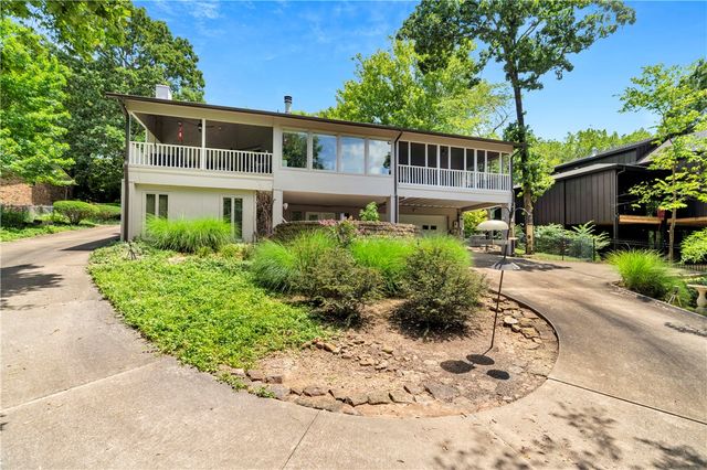 2553 N Sherwood Lane, Fayetteville, AR 72703
