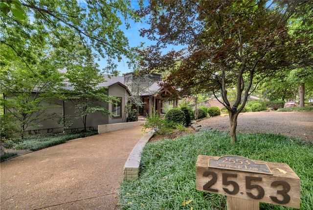 2553 N Sherwood Lane, Fayetteville, AR 72703