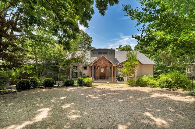 2553 N Sherwood Lane, Fayetteville, AR 72703