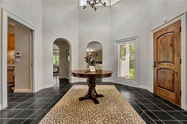 2553 N Sherwood Lane, Fayetteville, AR 72703