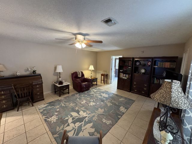 410 Castlewood Ln, Lebanon, TN 37087