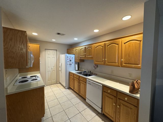 410 Castlewood Ln, Lebanon, TN 37087