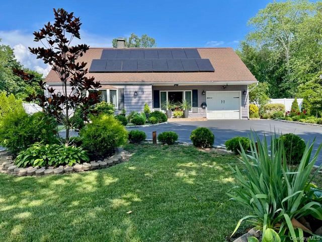 87 Matsunaye Drive, Medford, NY 11763