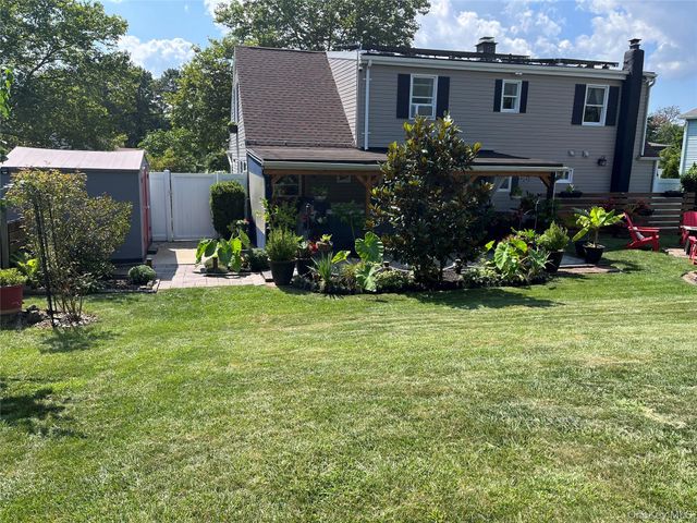 87 Matsunaye Drive, Medford, NY 11763