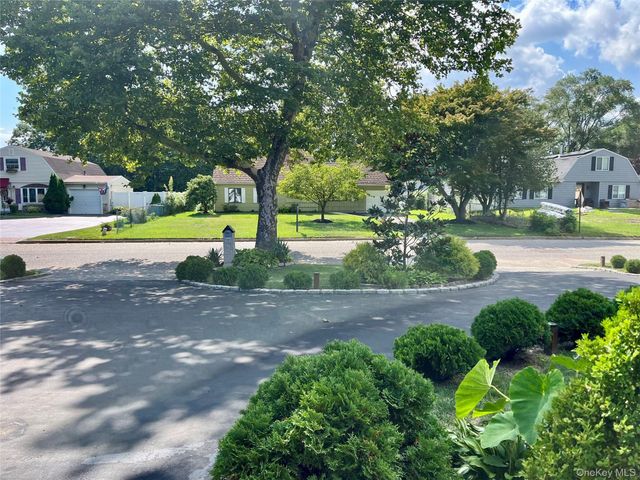 87 Matsunaye Drive, Medford, NY 11763